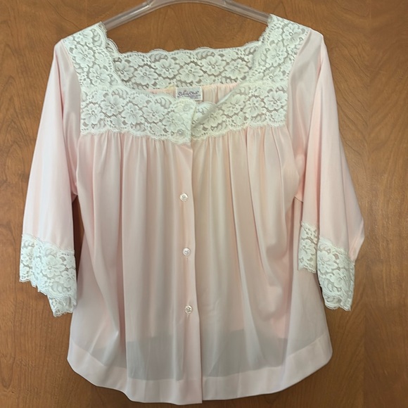 Colony Club Other - Colony Club baby pink lace sleep jacket L